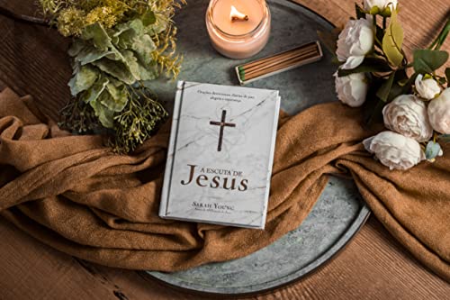 A escuta de Jesus. Oracoes devocionais diarias de paz. alegria e esperanca (Em Portugues do Brasil)