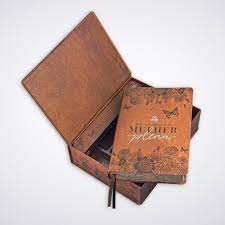 Biblia NVI de Estudo da Mulher Plena - Ceu de Primavera (Em Portugues do Brasil) - Em Caixa Para Presente e 4 Marcadores de Página
