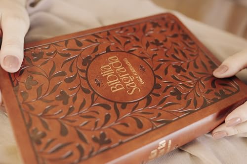 Bíblia NVI Bible Journaling, courosoft marrom com baixo relevo, com espaço para anotações, Leitura Perfeita, Falei com Amor: Bíblia Sagrada Nova Versão Internacional