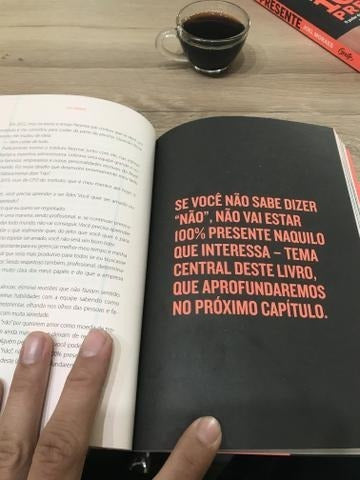 Esteja Viva Permaneca 100% Presente - O poder da disciplina do foco e dos minihabitos para conseguir realizar seu potencial maximo (Em Portugues do Brasil)