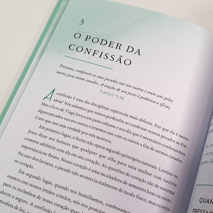 Forte - Devocionais para uma vida poderosa e apaixonada (Em Portugues do Brasil)
